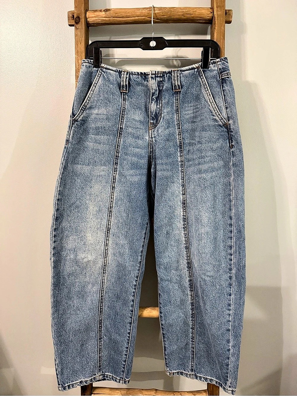 Future Collective Front Seam Barrel Leg Jeans Medium Wash Wide Horseshoe Size 6